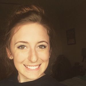 Meet your Posher, Hallie